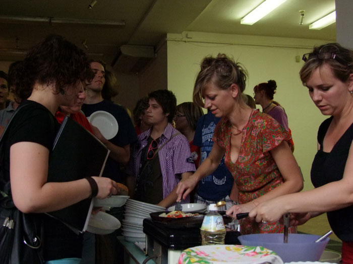 szüts eszter - a fizika törvényei szerint 2011
